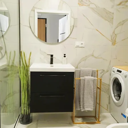 Apartment Elite 5 Jezyce- Baranczaka 5 *